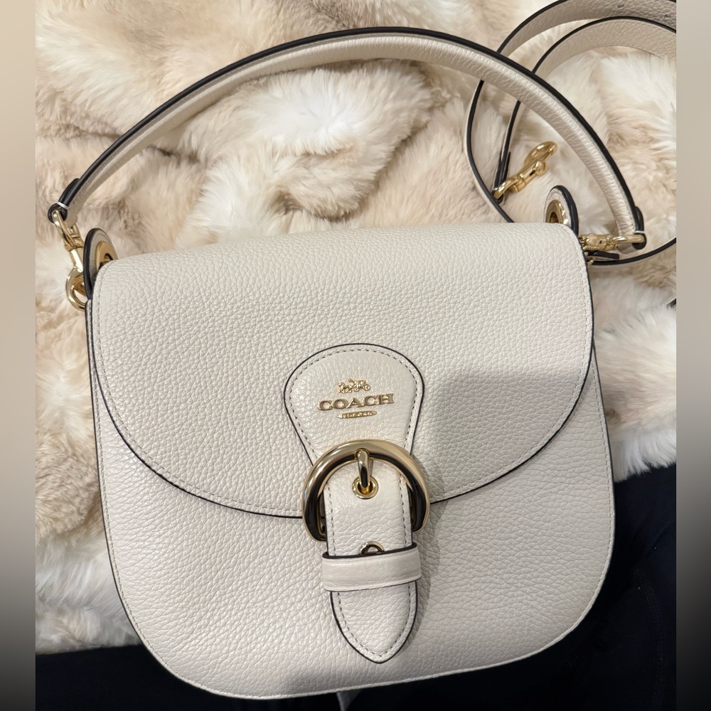 COACH Kleo Shoulder Bag 23 (Color: chalk)